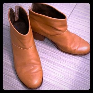 TOMS Leila leather bootie camel color